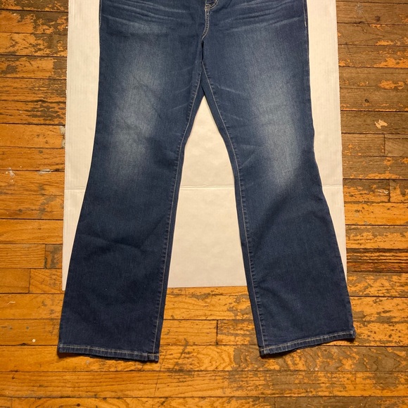 NWOT Torrid Relaxed Boot Medium Wash 16S Jeans - Picture 2 of 9